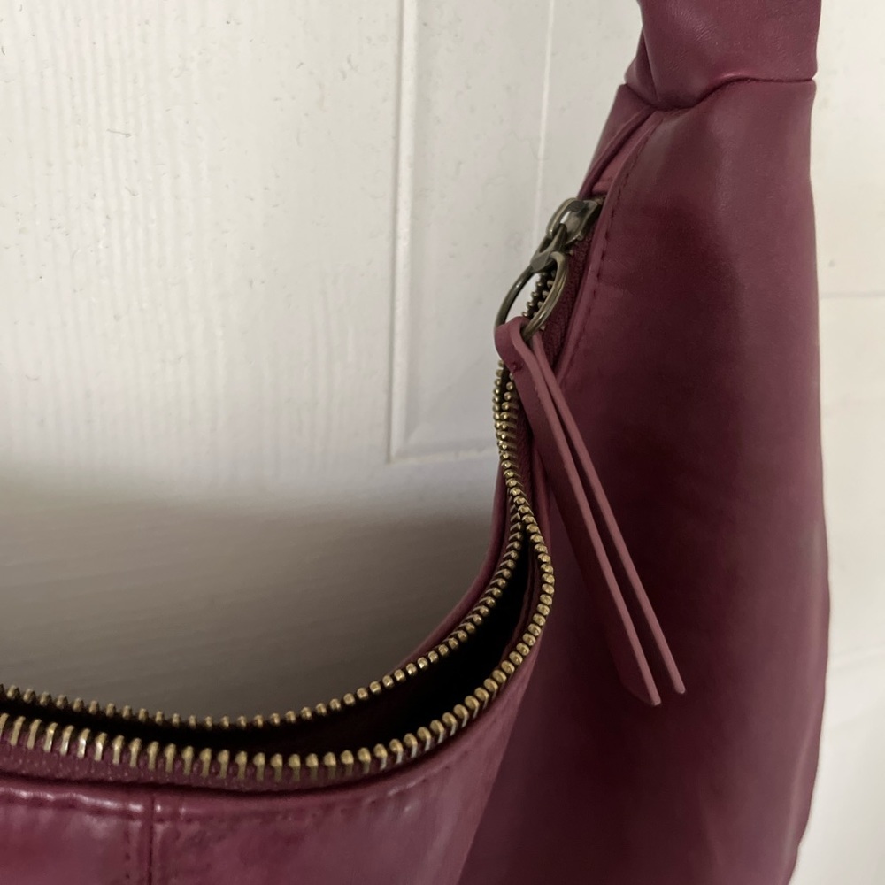 Universal Threads faux-leather Shoulder Bag - Picture 7 of 10